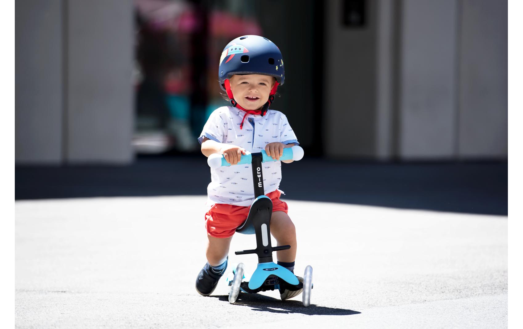 Kickboard Mini2Grow Deluxe Magic LED, Blue<br>All-in-one Scooter für die ersten Lebensjahre