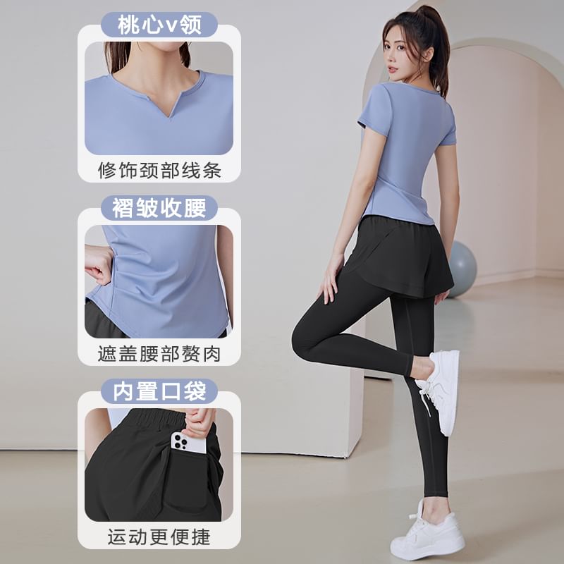 FAYE - Set: sport-T-shirt met korte mouwen, inkeping in de hals en ruches + tweedelige yogalegging met hoge taille