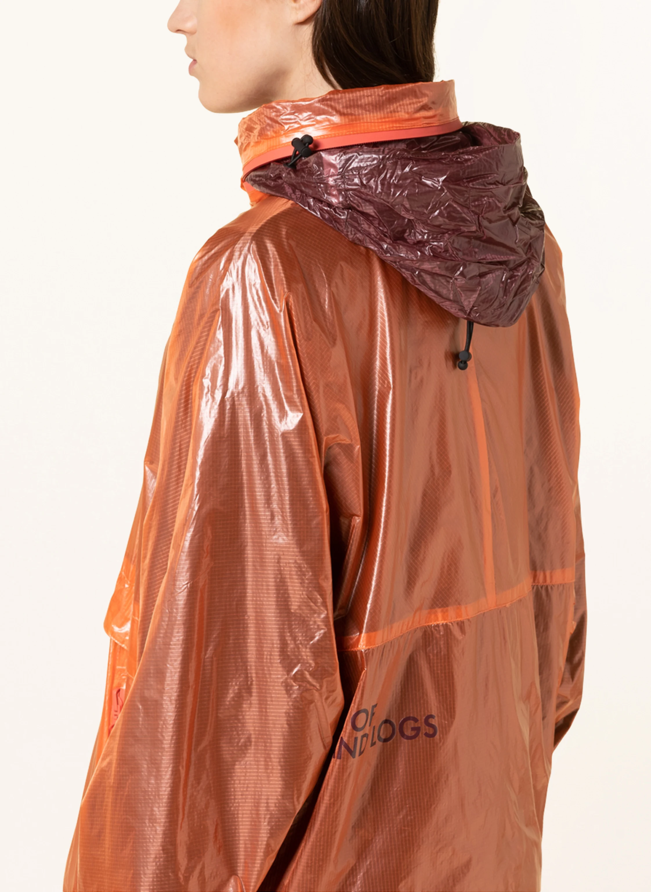 EMBASSY OF BRICKS AND LOGS Jacke MARPAK
