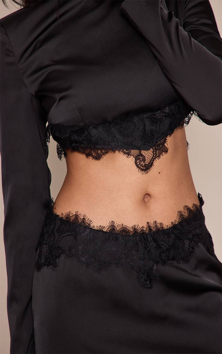 Noir Top En Satin À Col Montant Et Manches Longues Avec Bordure En Dentelle