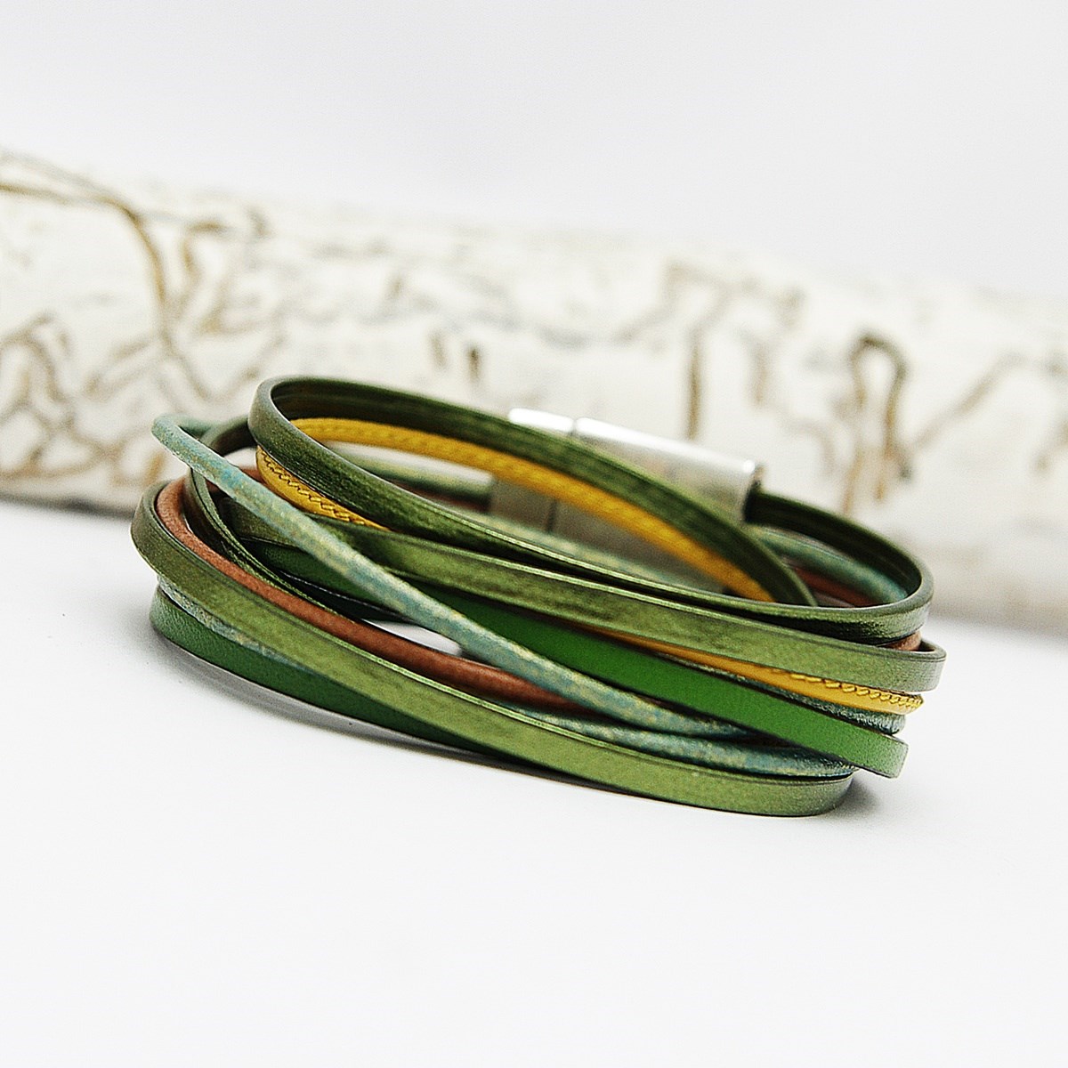 Bracelet en cuir multiliens vert femme Amarok