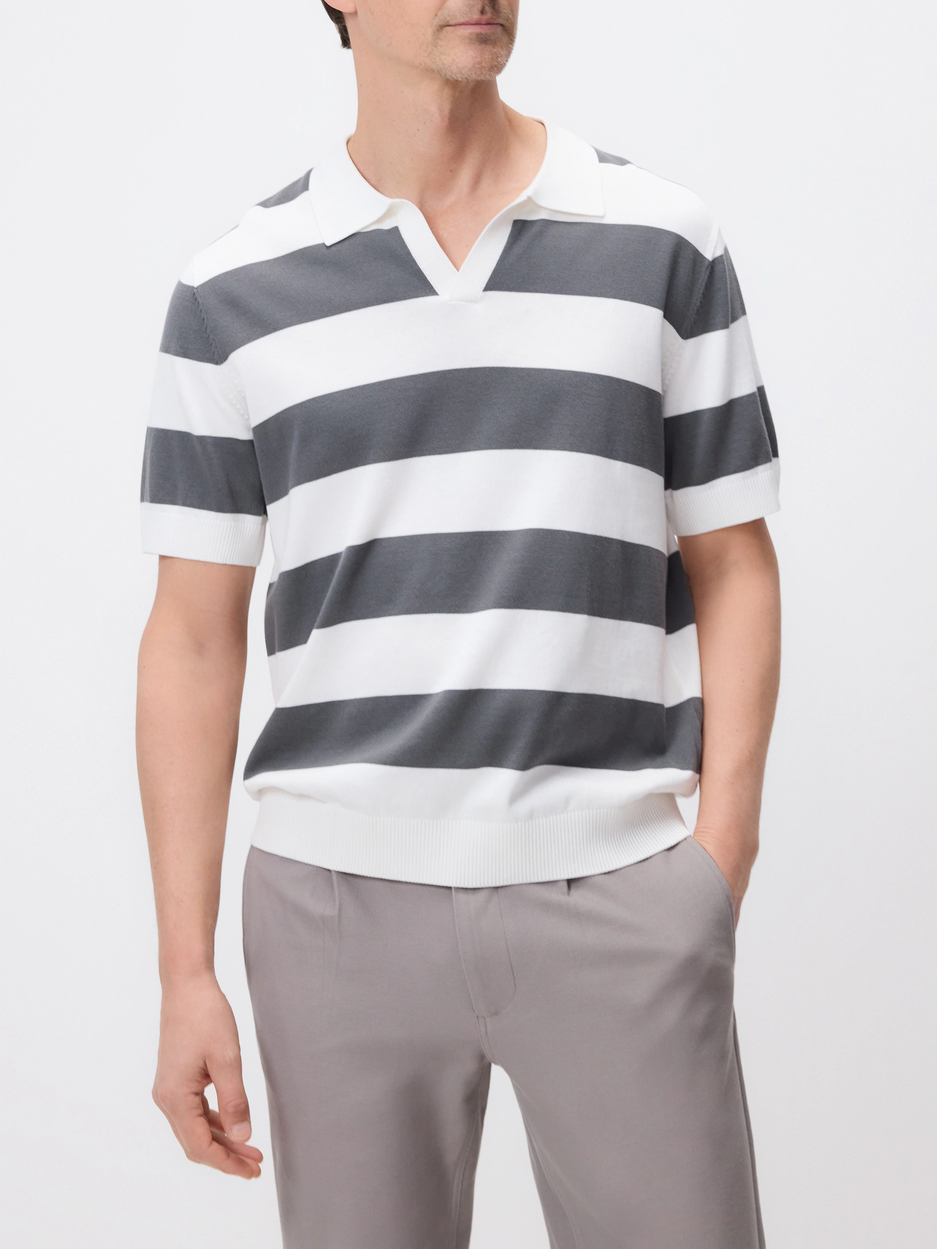 Pullover im Polostil mit hohem Baumwollanteil