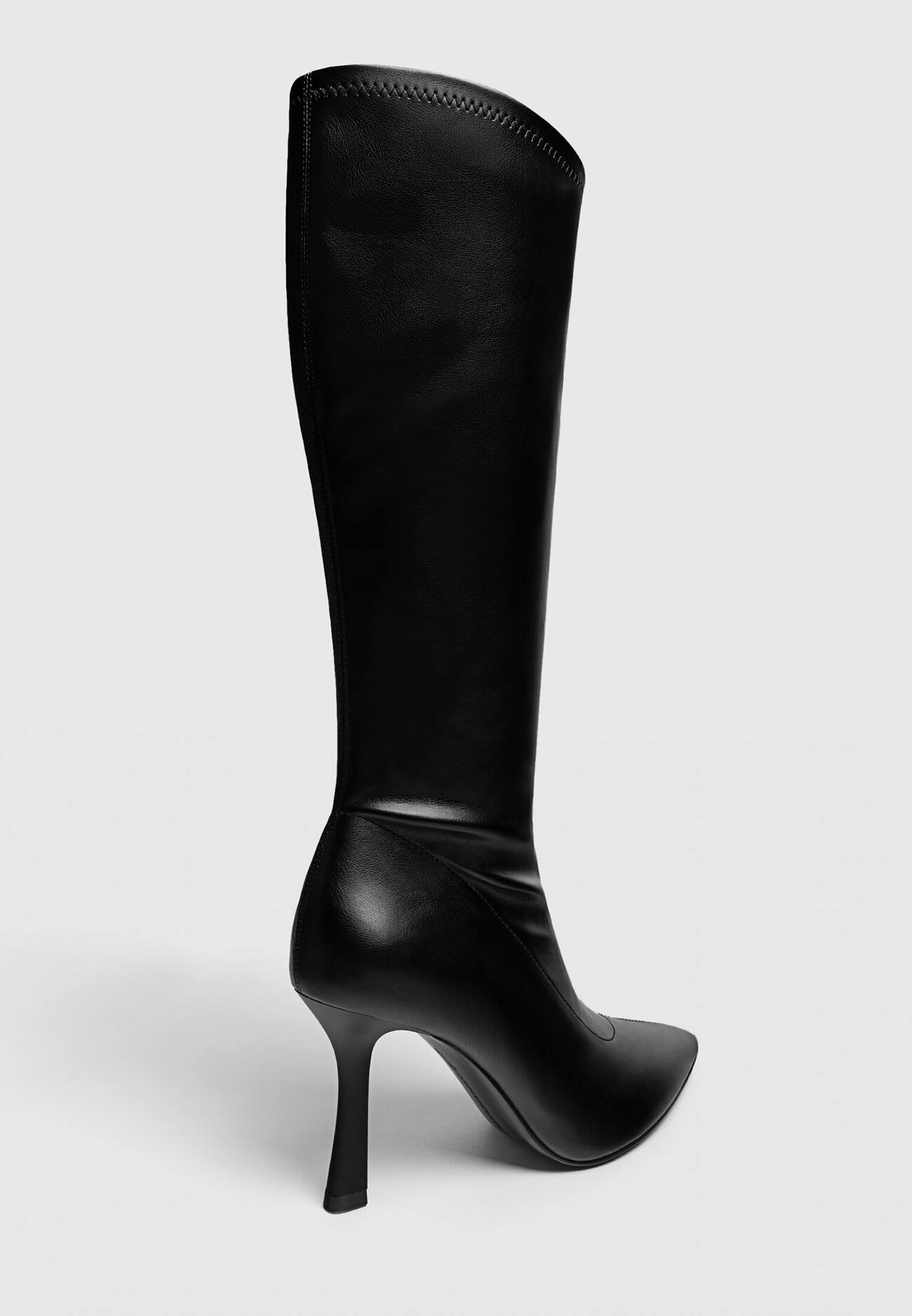 Botas pretas de salto alto tamanho XL com elastano