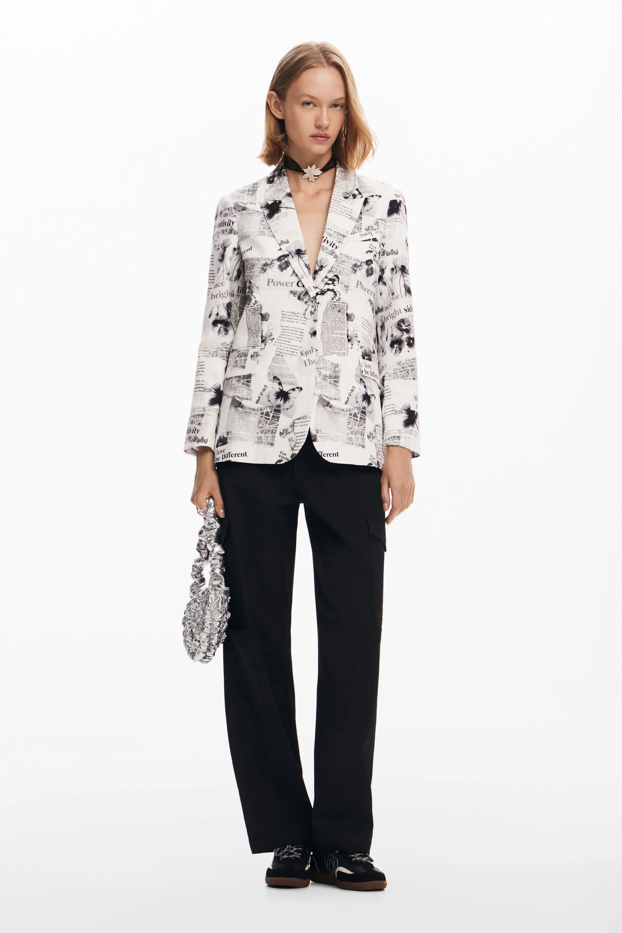 Blazer reto texto e flores