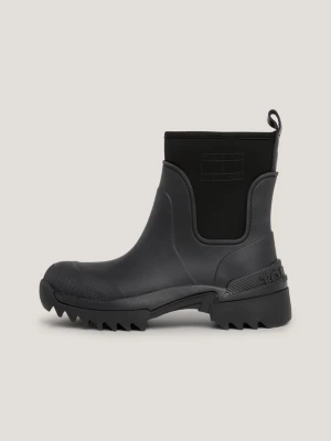 Botas de cano médio com travas emborrachadas