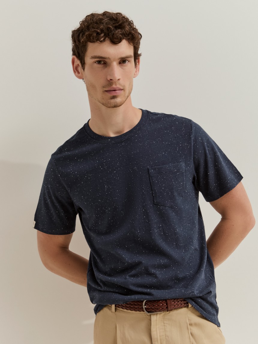 T-shirt em algodão com bolso
