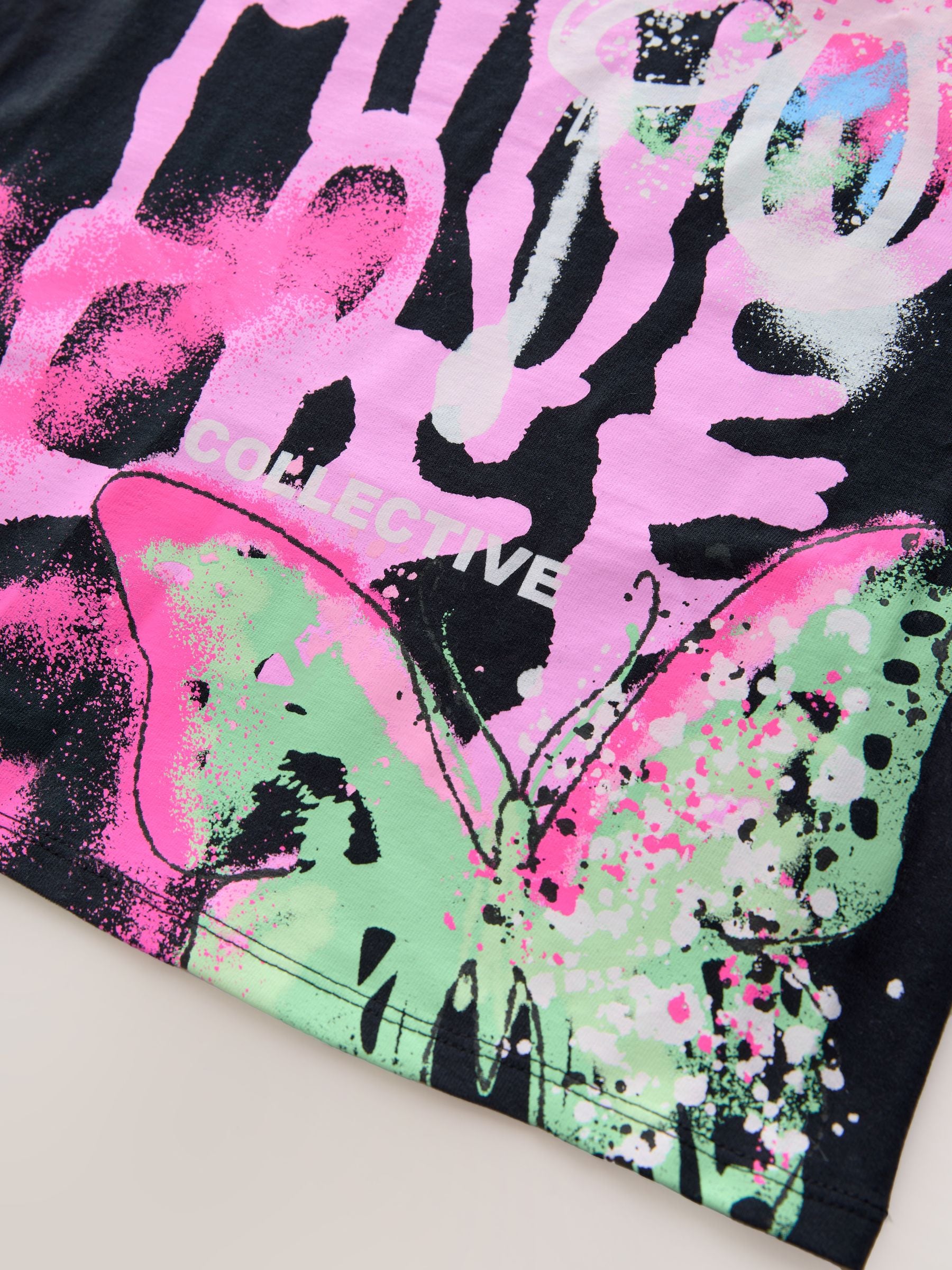Meerkleurig graffiti - Set van T-shirt en fietsshort (3-16 jr)