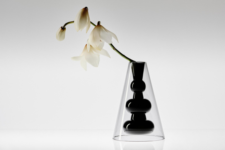 Tom Dixon Bump Cone vaas zwart