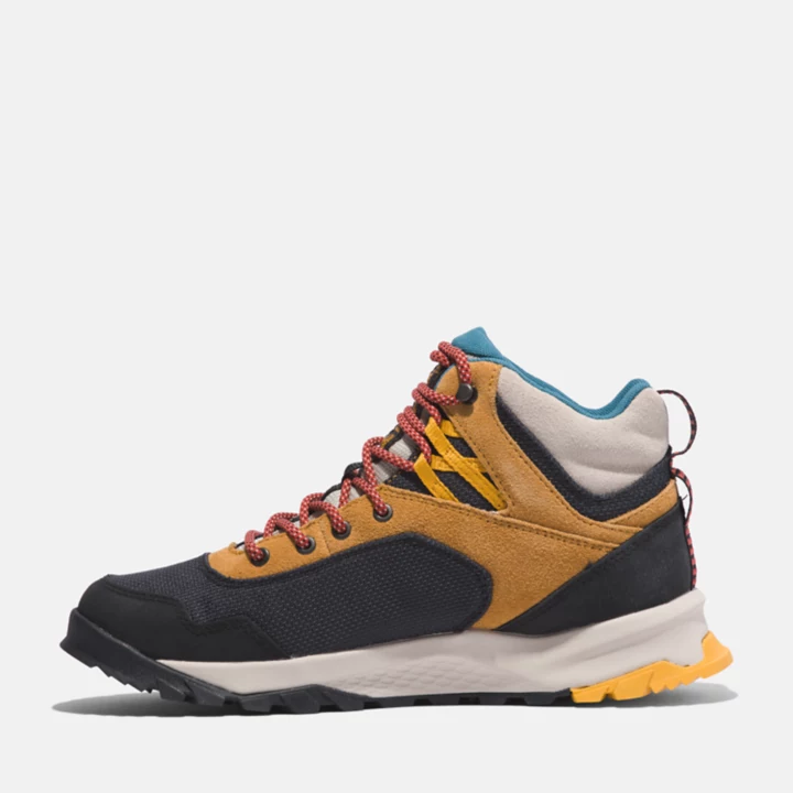 Bota de caminhada feminina Lincoln Peak Gore-Tex impermeável de cano médio na cor amarela.