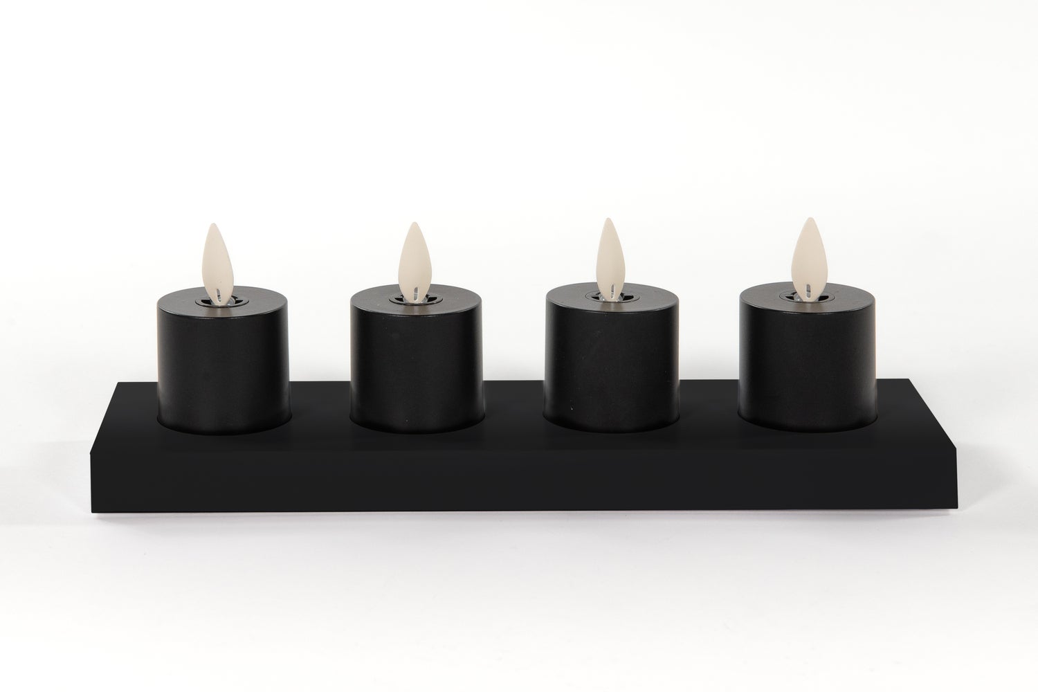 Anna's Collection LED startset waxinelicht met oplaadstation zwart D 3,8 H 6 cm 4 stuks