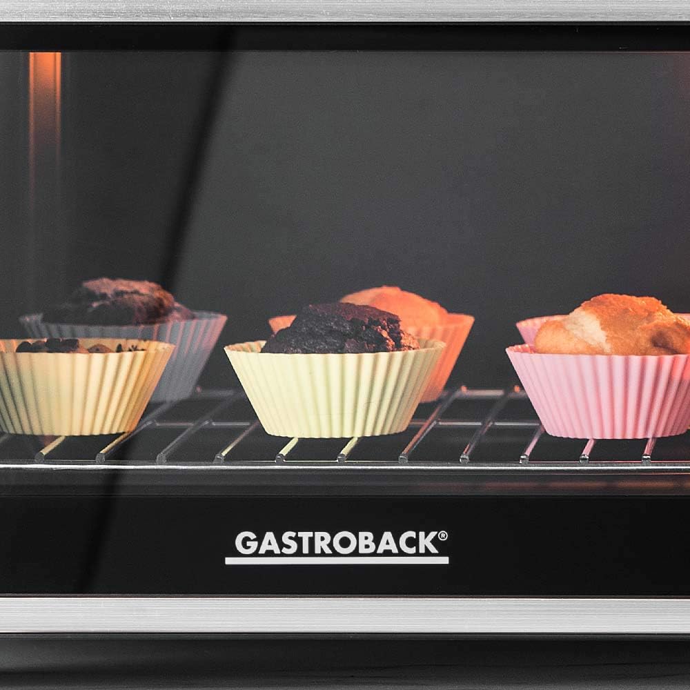 GASTROBACK Design Mini-Backofen Bake & Grill - Minibackofen mit Umluft, 26 L, 5 Funktionen bei 30°C - 230°C, Cool Touch Gehäuse - 30 cm Ø Pizzastein, Backblech, Grillrost und Grillspieß