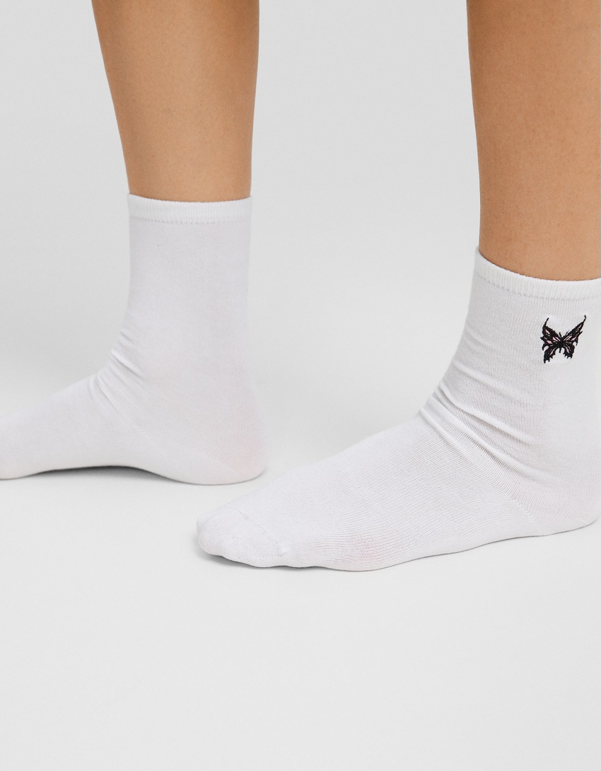 Pacote com 3 pares de meias com estampa bordada