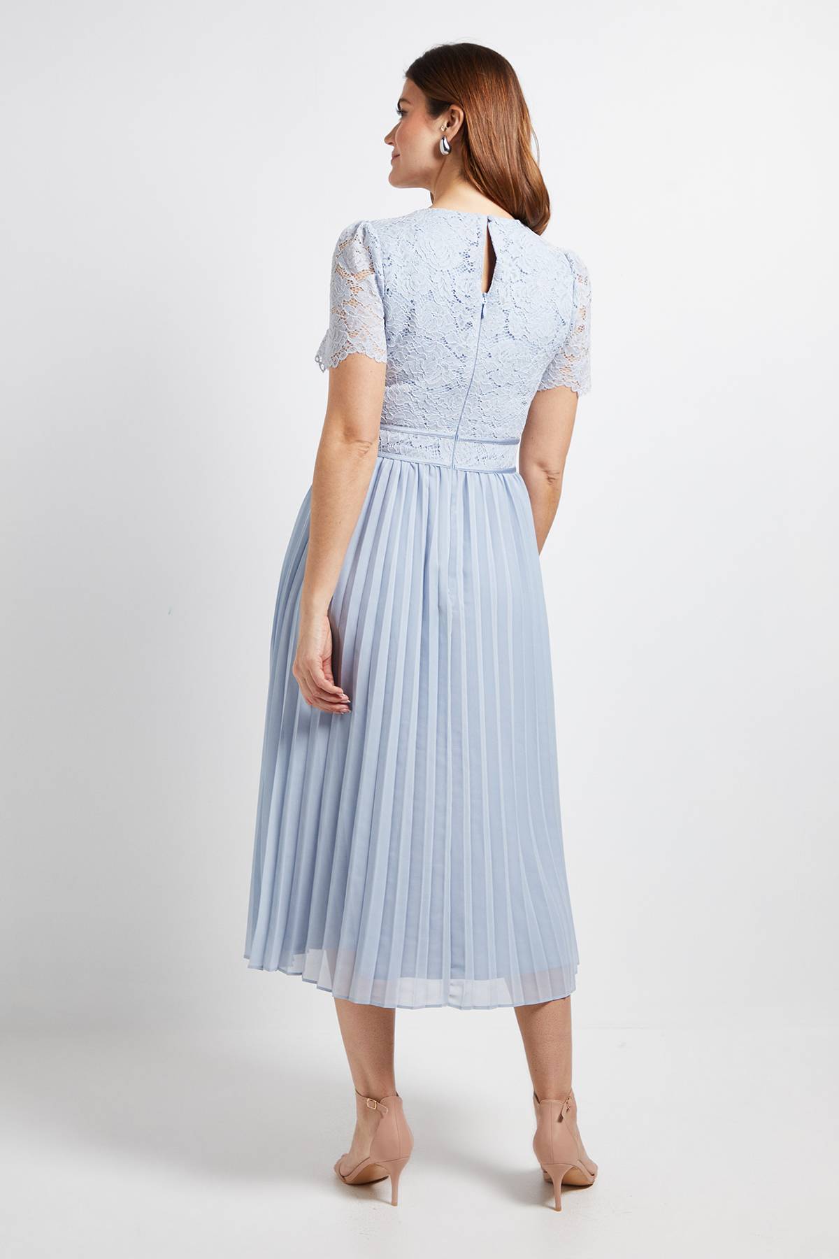 Wallis Robe Mi-Longue Plissée en Dentelle
