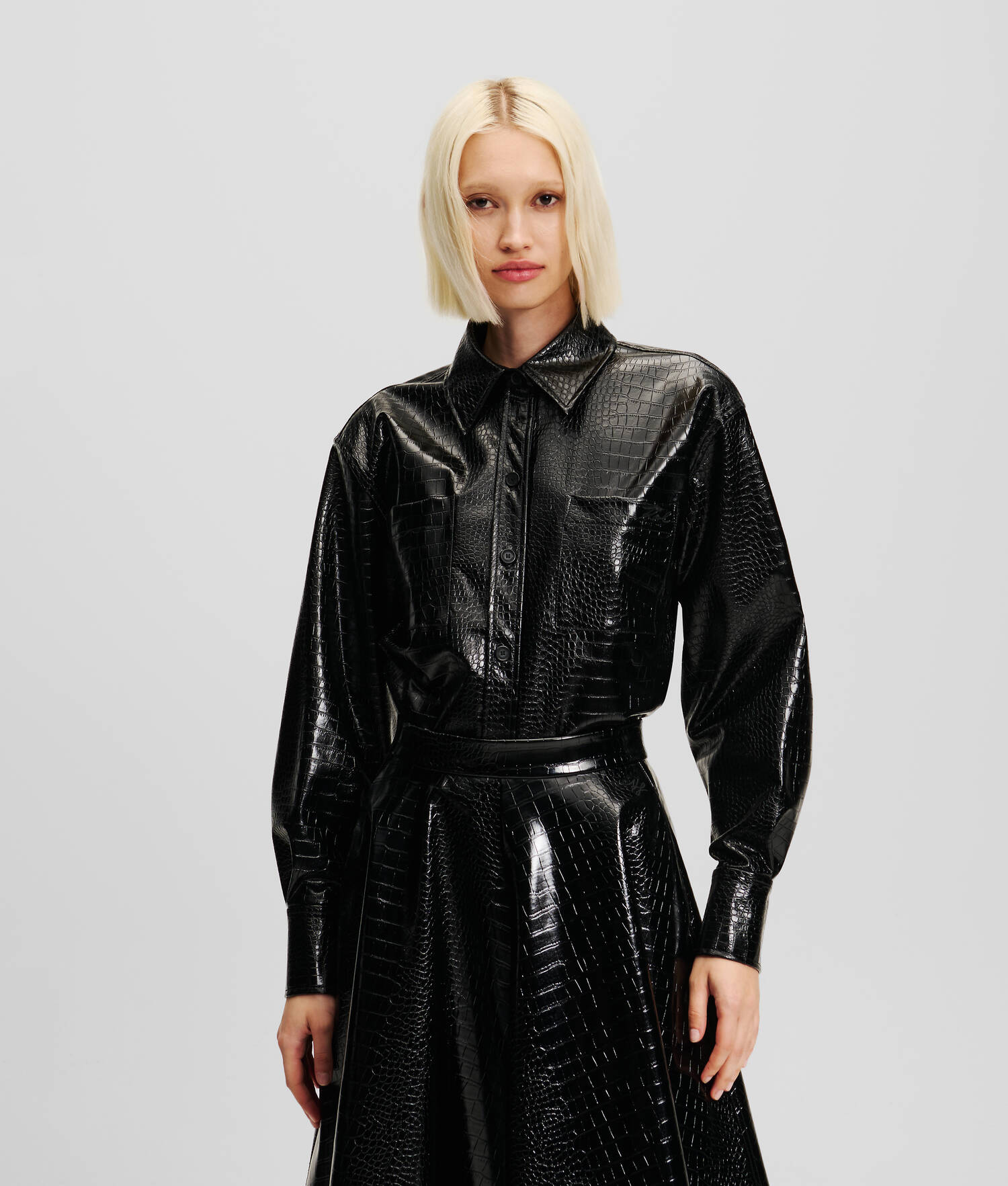 CHEMISE EN SIMILI-CUIR