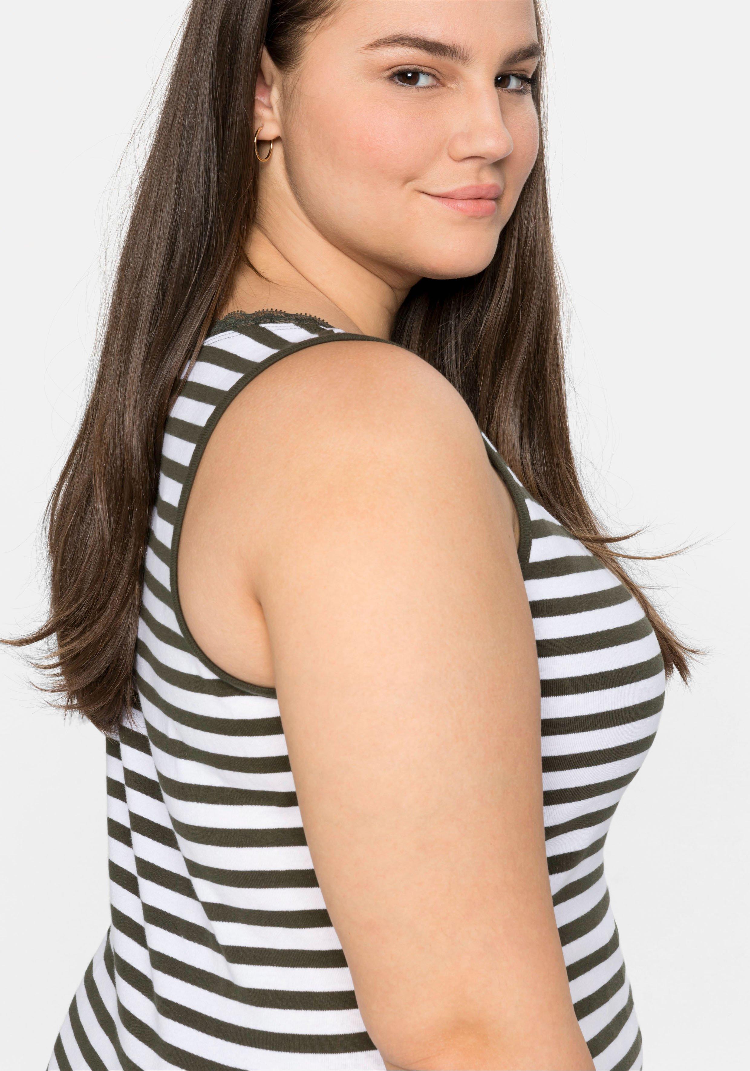 Tanktop mit Ringeln und Spitze am Ausschnitt