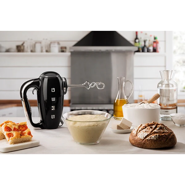 Batteur à main 9 vitesses 250 W HMF01BLEU noir Smeg