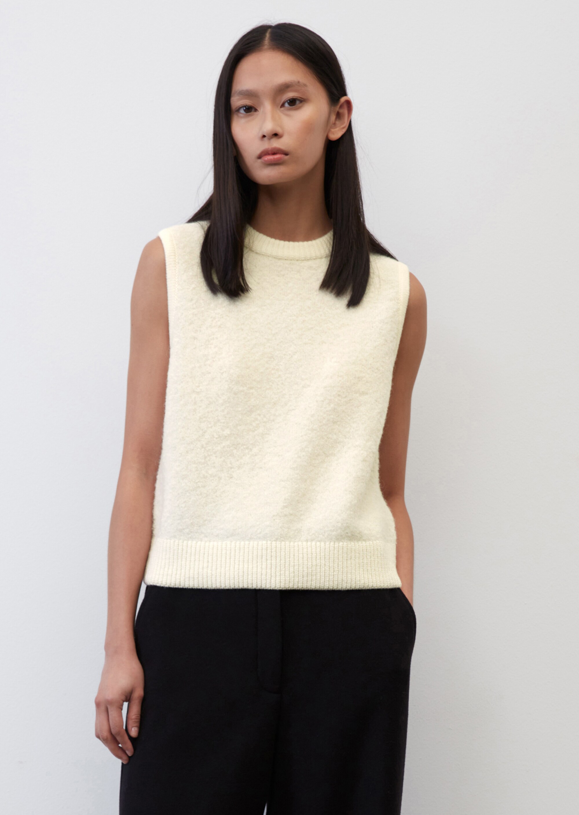 Bouclé-Pullunder cropped aus Schurwolle-Alpakawolle-Mix