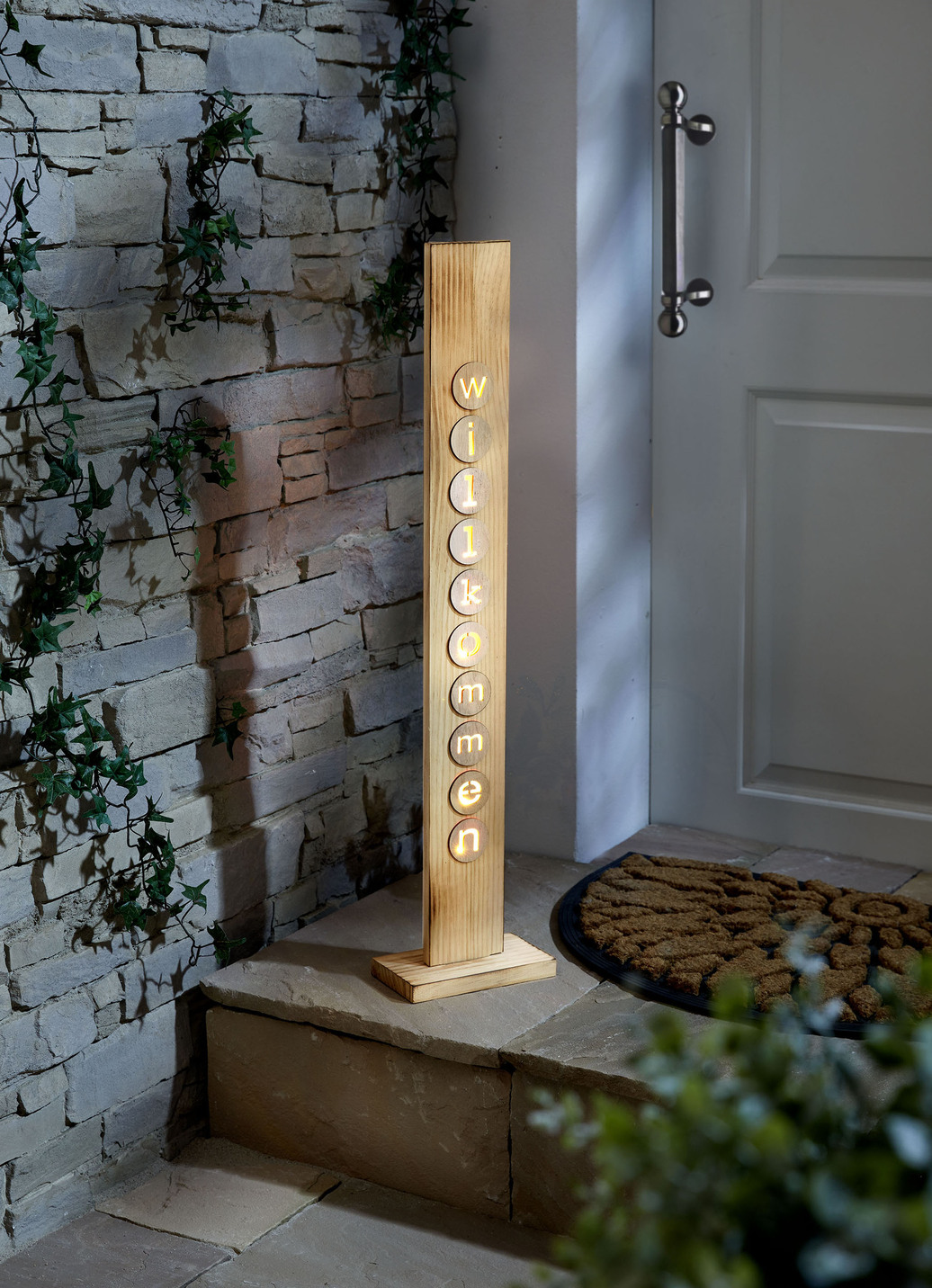 LED-Stele aus hochwertigem Kiefernholz
