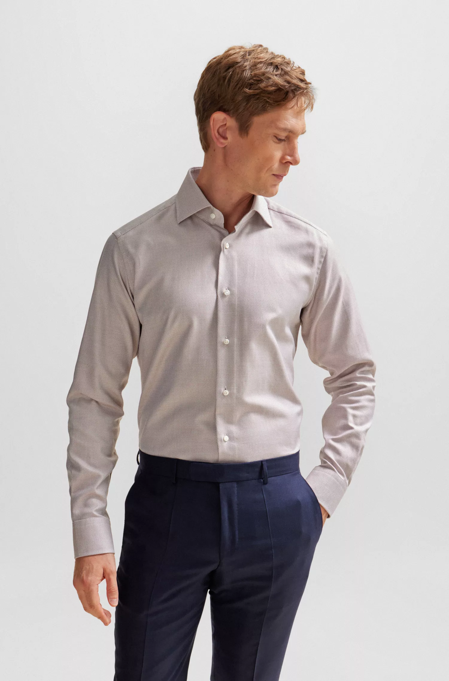 Camisa BOSS Camel de manga comprida e corte regular em algodão dobby