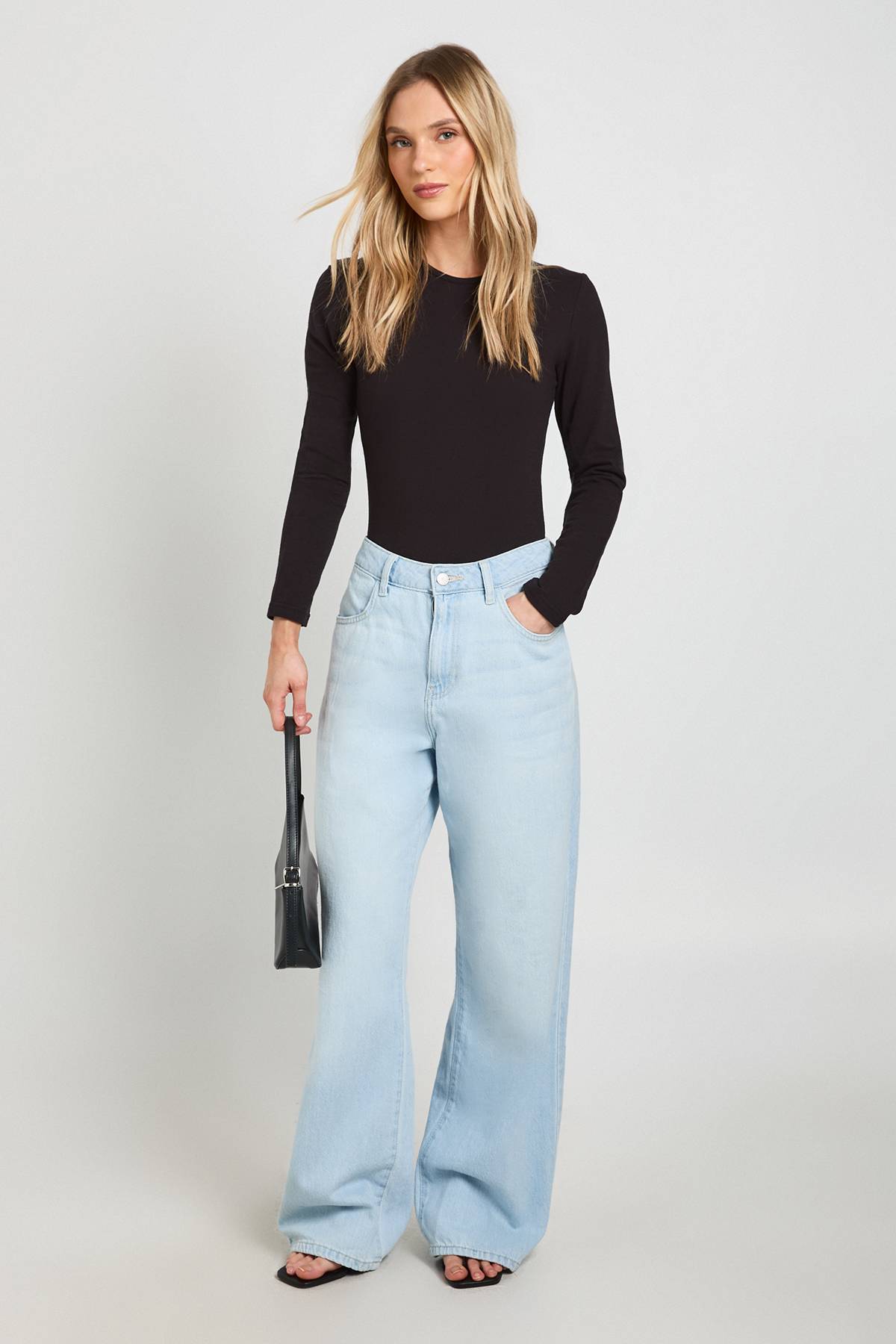 boohoo Body Basique Petite À Manches Longues Et Col Rond