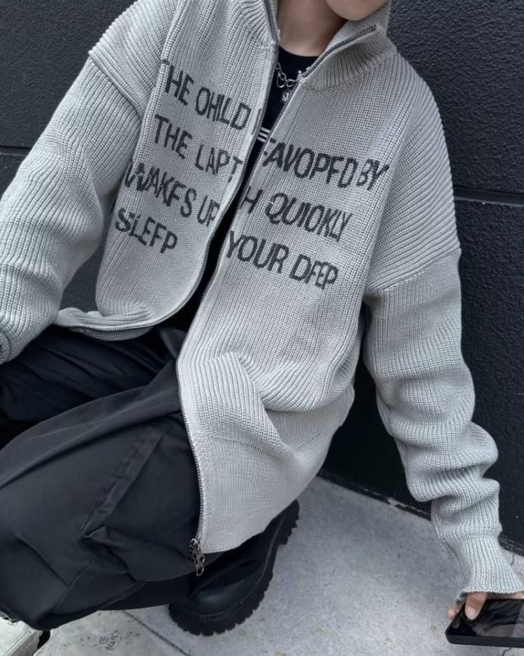 Tiaota - Cardigan met rits en letters