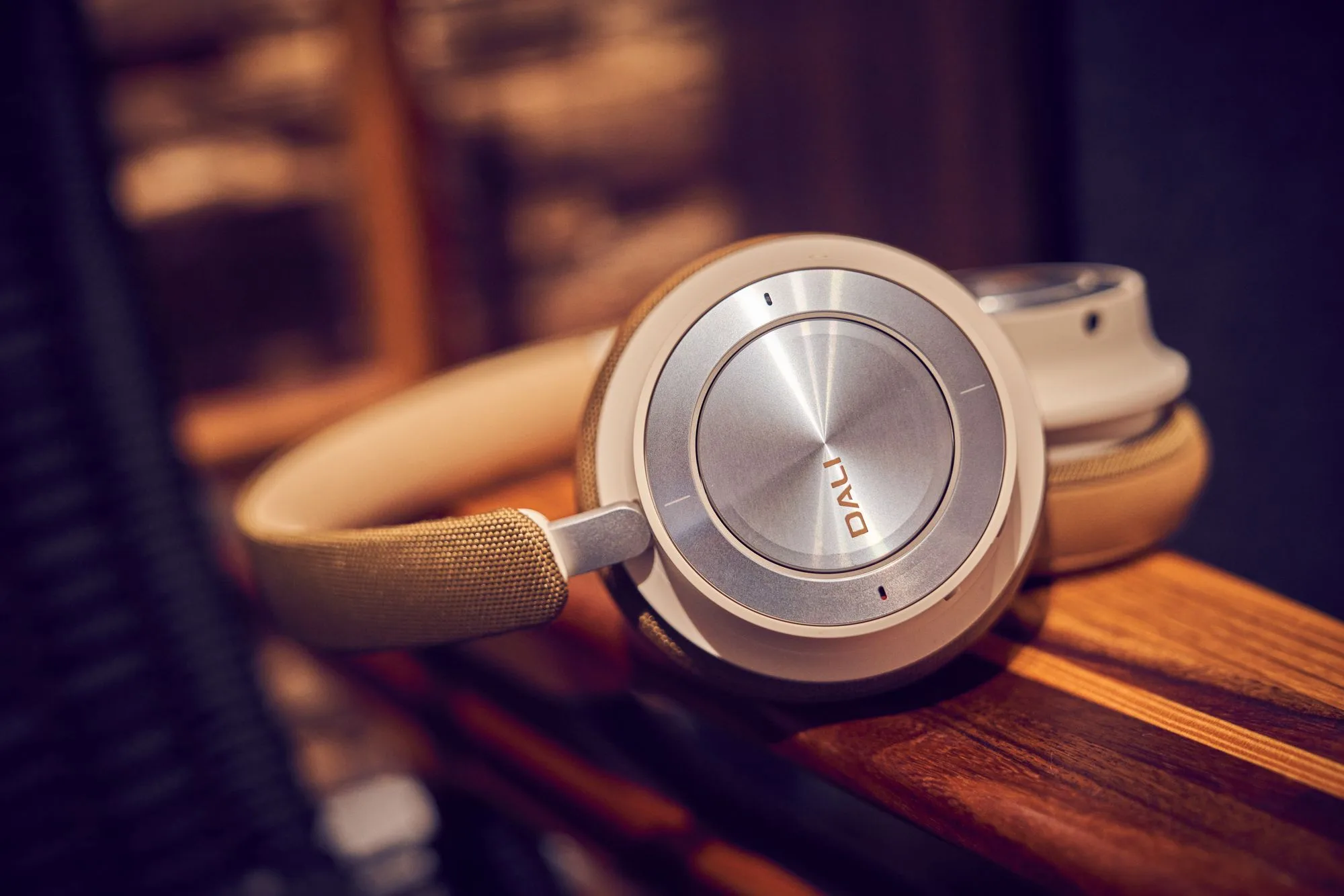 Dali IO-8 Blanc & Caramel Casques Bluetooth