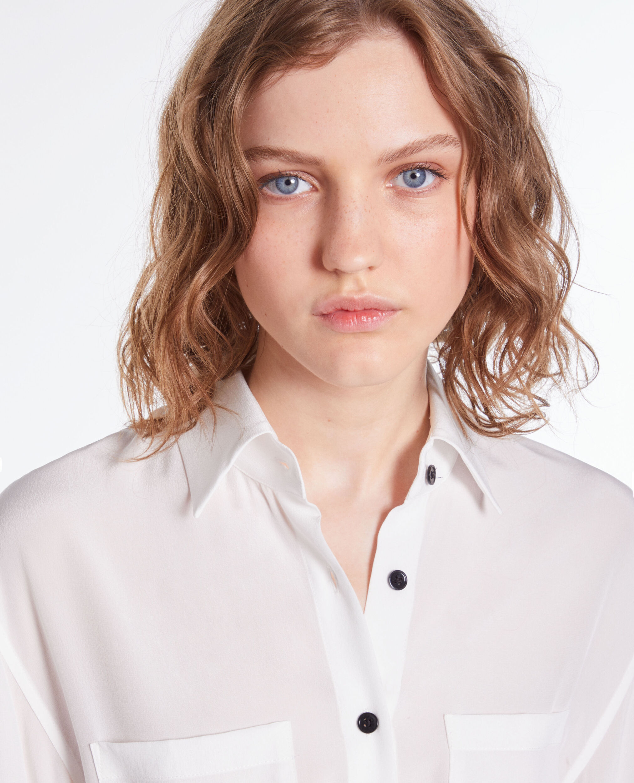 Robe courte plissée noire et blanche