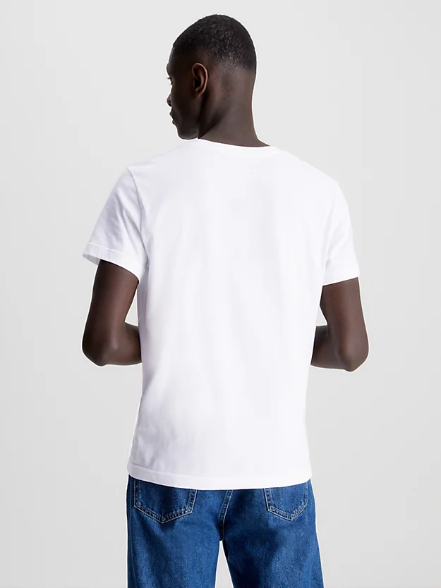 Camiseta de algodão orgânico de corte justo com logotipo.