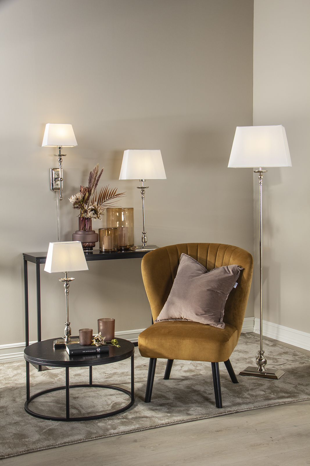 Dina bordlampe Krom. H47 cm med skjerm.