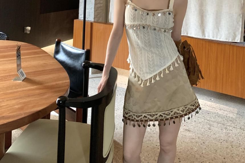 Trendycas - Asymmetrische gebreide cami-top met ronde hals en franjes / Effen crop top / Mini A-lijn rok met hoge taille en geborduurd hart