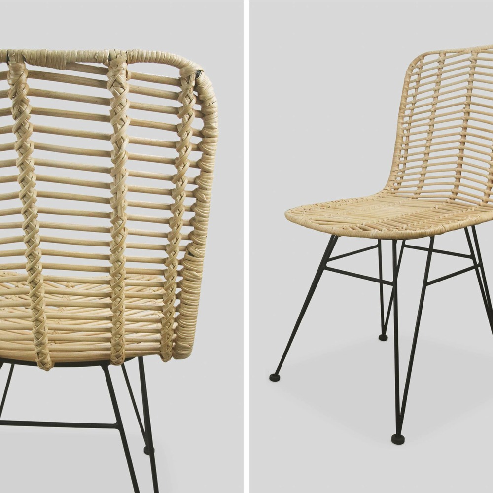 Deux chaises en rotin naturel et métal. Coussins beiges - cahya