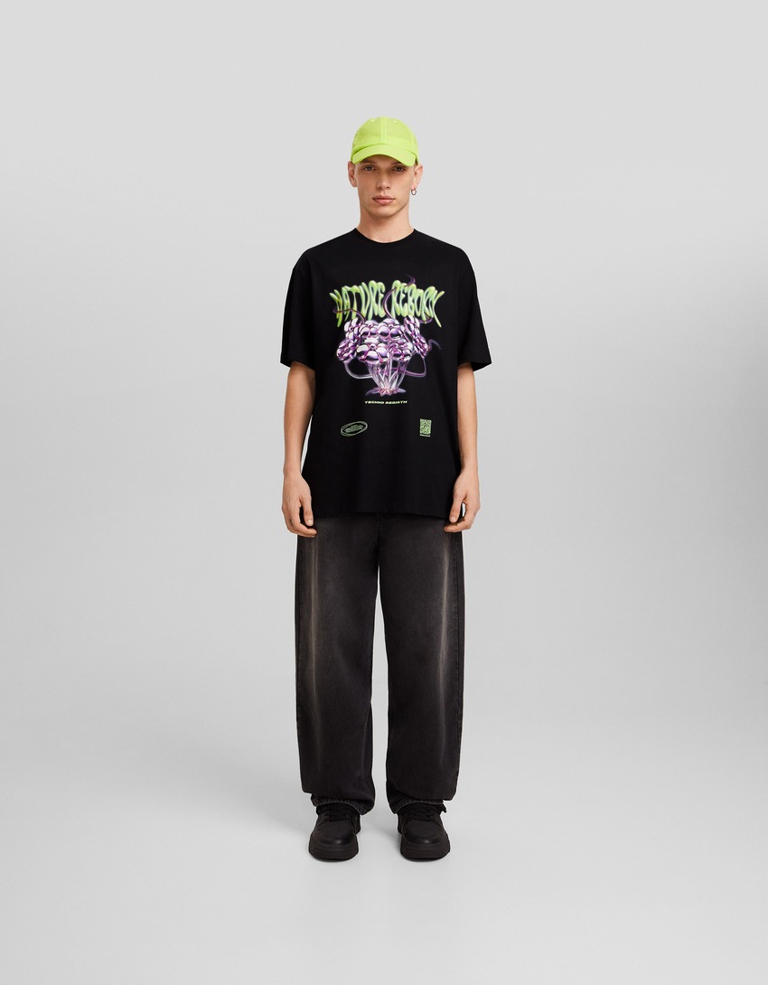 Camiseta Bershka Wearable Art com estampa e modelagem quadrada