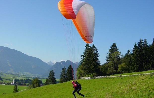 Gleitschirmfliegen Schnupperkurs in Marktoberdorf als Geschenk