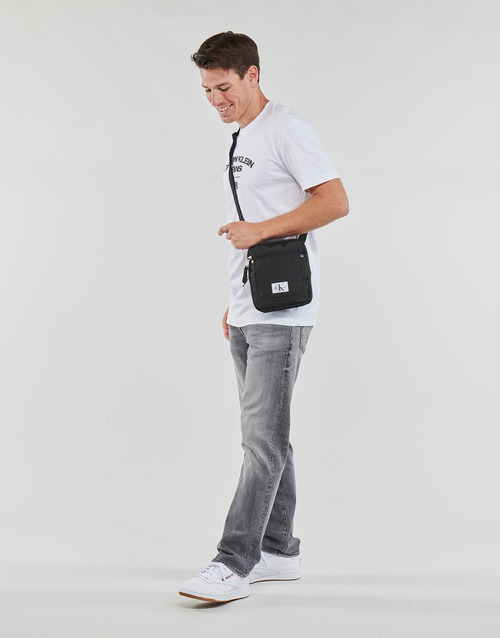 Calvin Klein Jeans - VARSITY CURVE LOGO T-SHIRT - Blanc