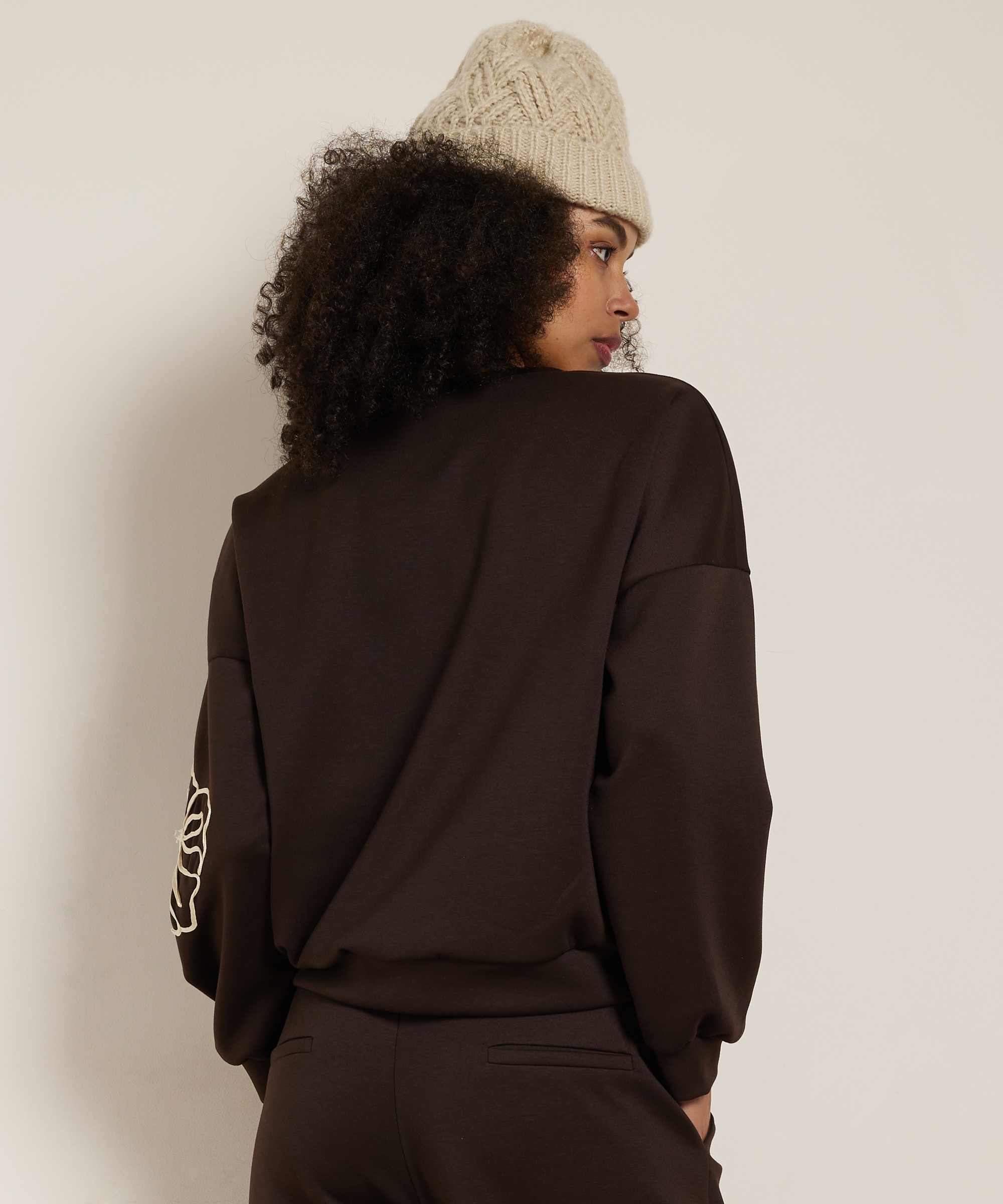 trui met bloem embroidery