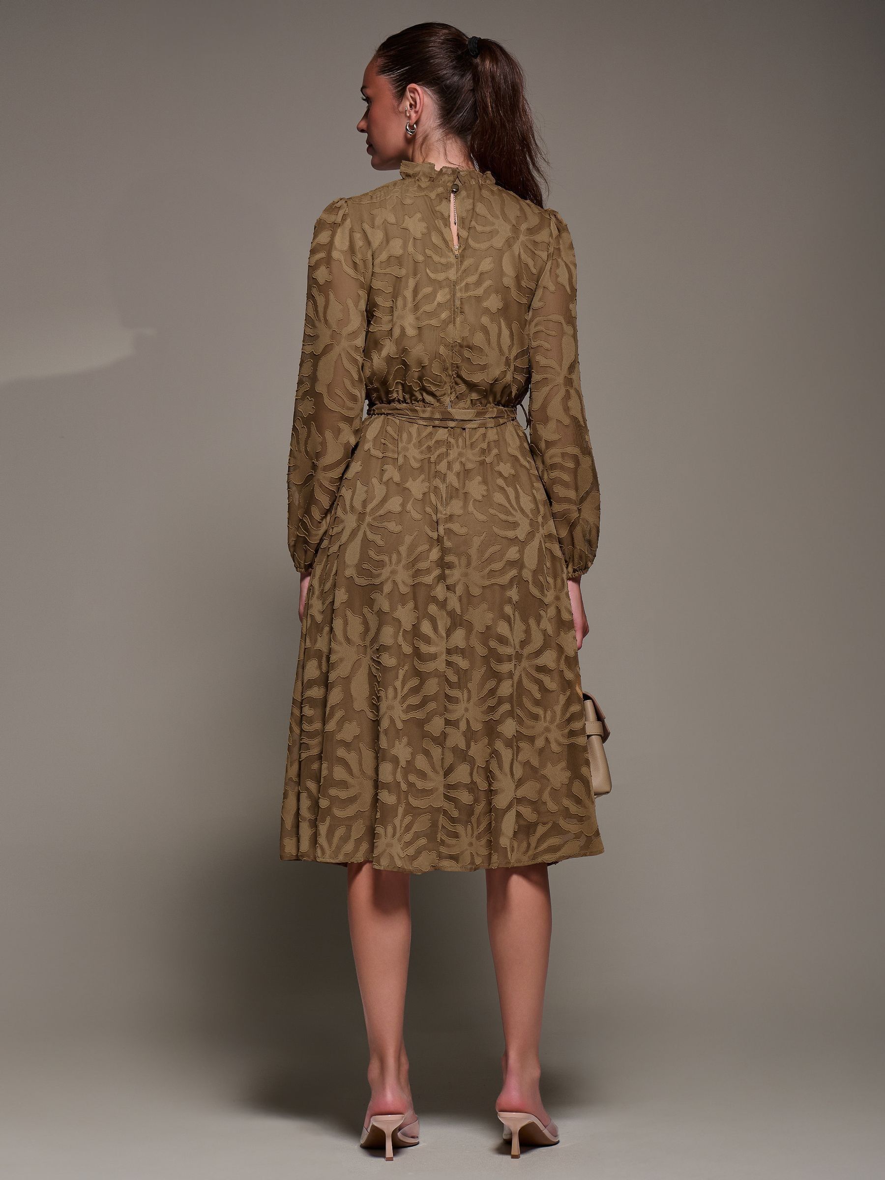 Bruin - Jolie Moi Tie Neck Chiffon Midi Dress