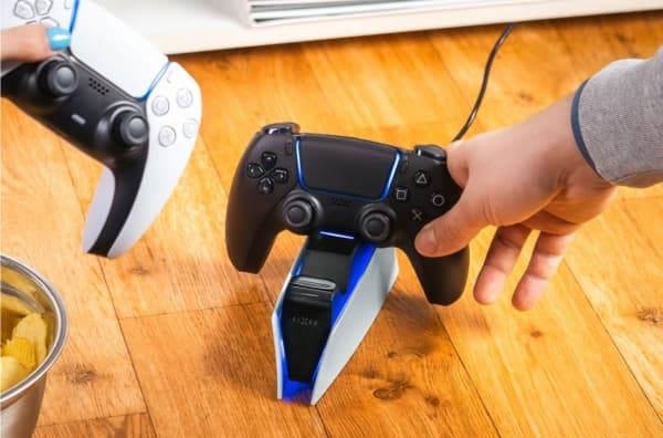 PS5 Ladestasjon 2x DualSense-kontrollere S/H