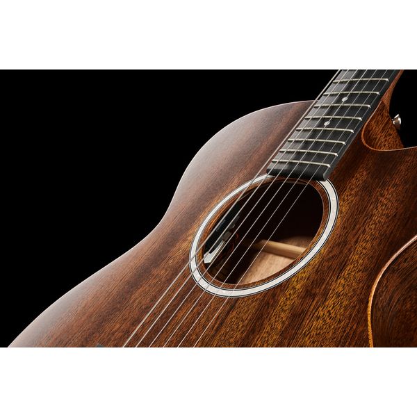 Martin Guitar 000CJr-10E Streetmaster