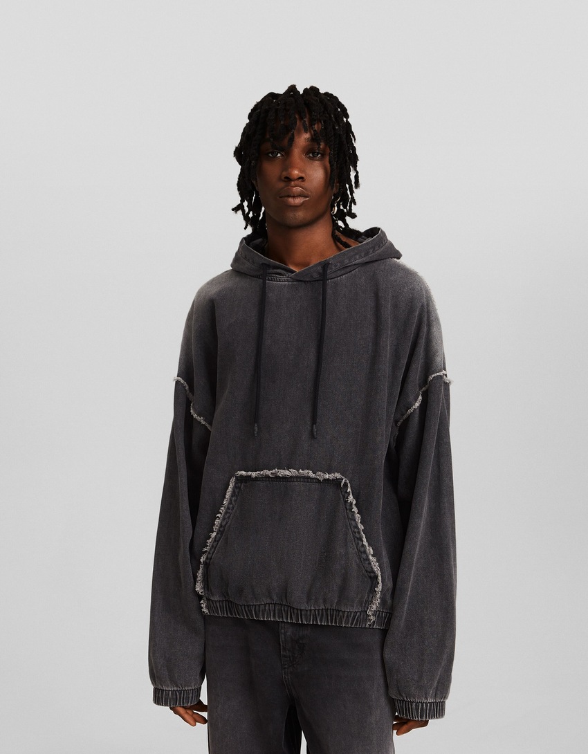 Moletom jeans com capuz e efeito desbotado e modelagem quadrada