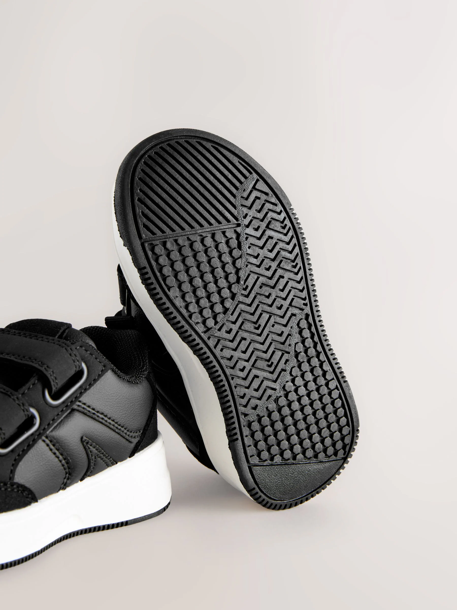 Zwart - Trainers met Klittenbandsluiting en twee banden