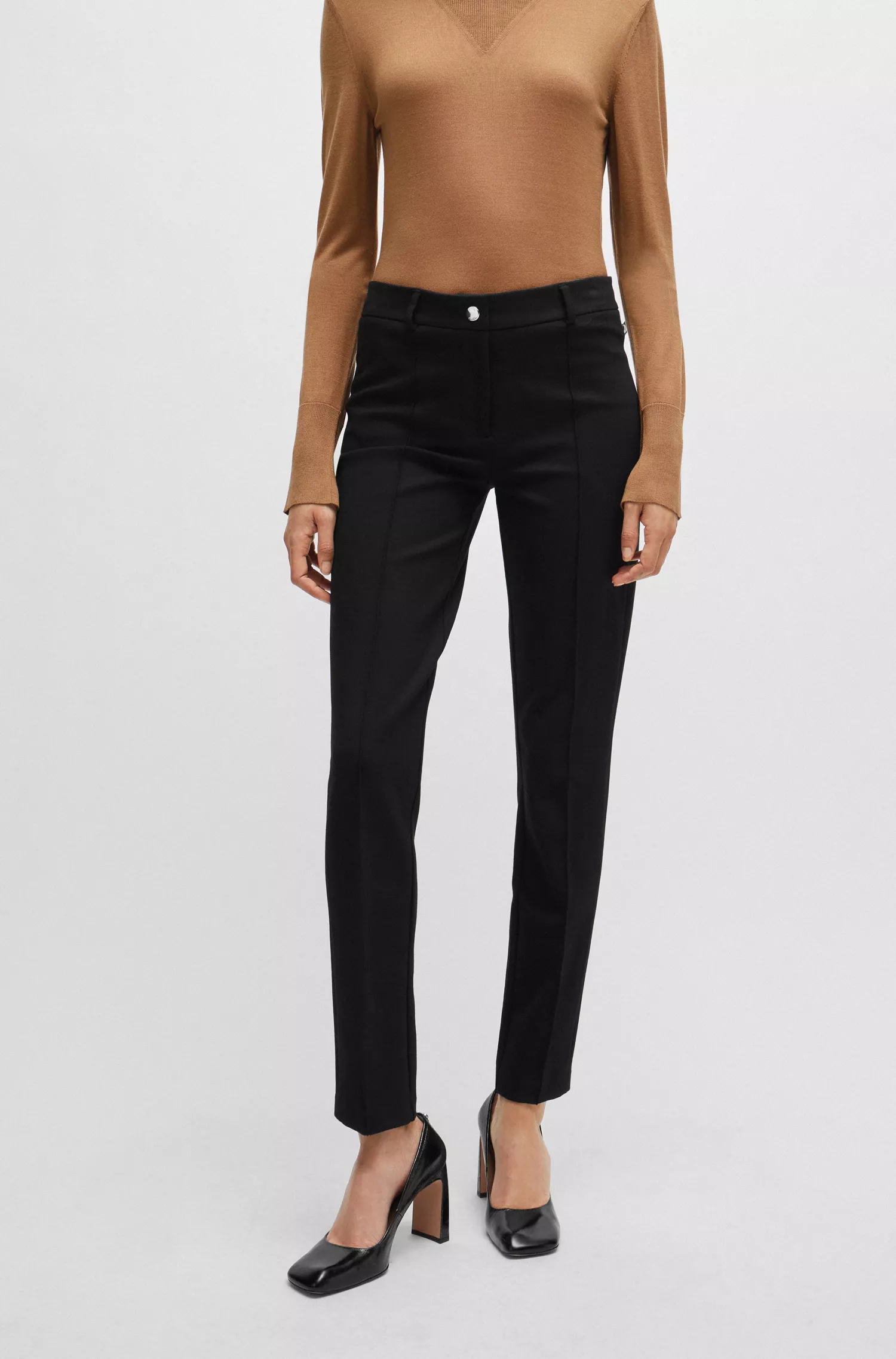 Calça BOSS preta de corte slim em malha power stretch.