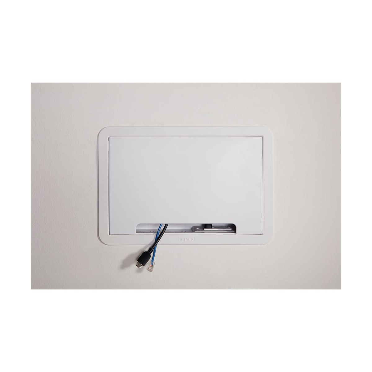 SANUS Innebygd Mediabox 9”
