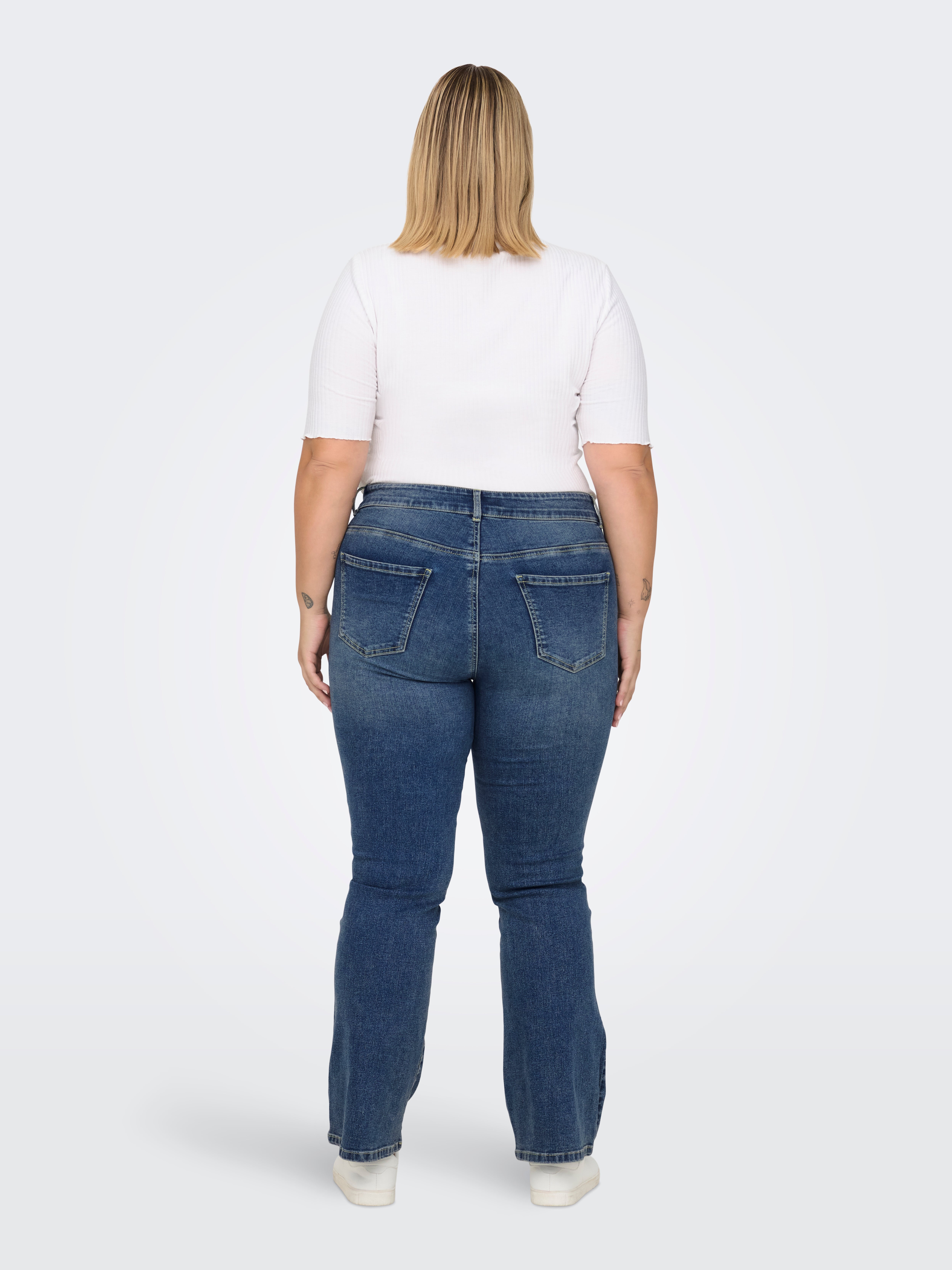 CARSALLY Mittlere Taille Ausgestellt Jeans Medium Blue Denim