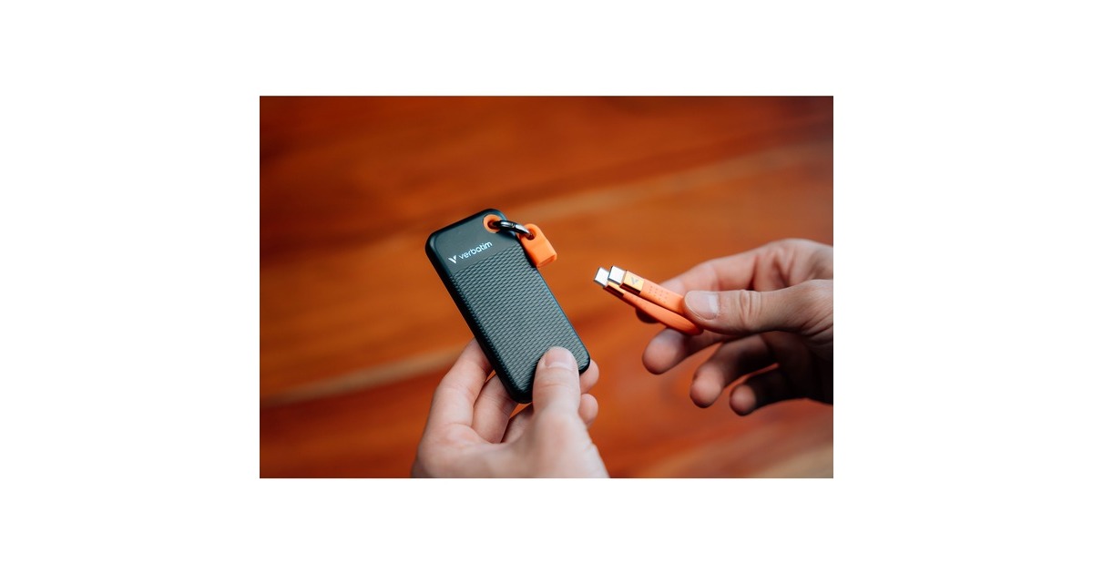 VerbatimPocket 1 TB externe SSD  (Zwart/oranje, USB-C 3.2 Gen 2 (10 Gbit/s), Incl. met sleutelhanger en kabelbevestiging)