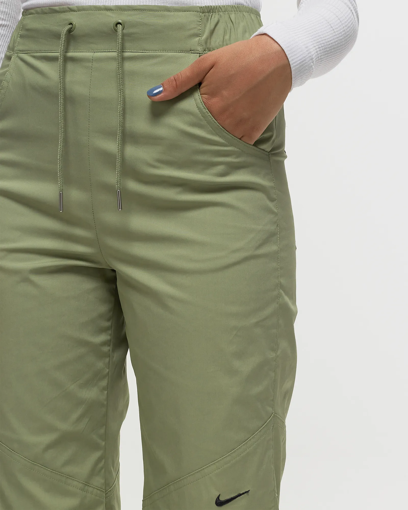 Nike W Sportswear Essentials Woven High-Rise Trousers