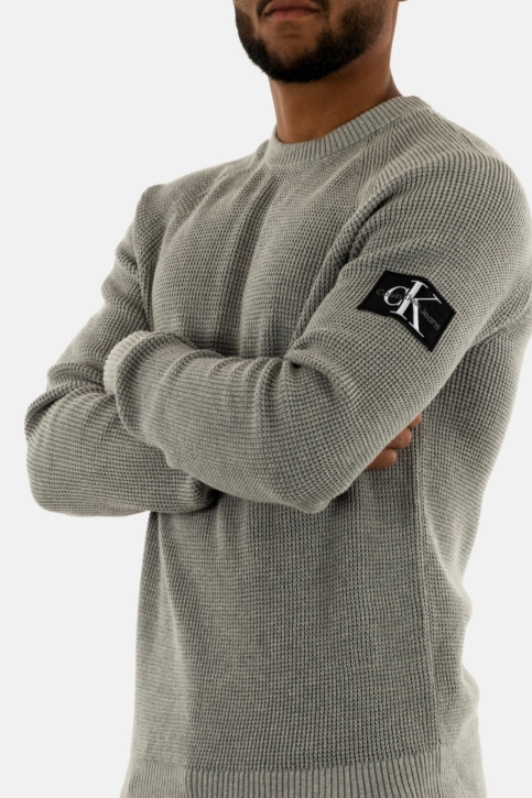 Sweat calvin klein jeans badge easy p41 gray heather