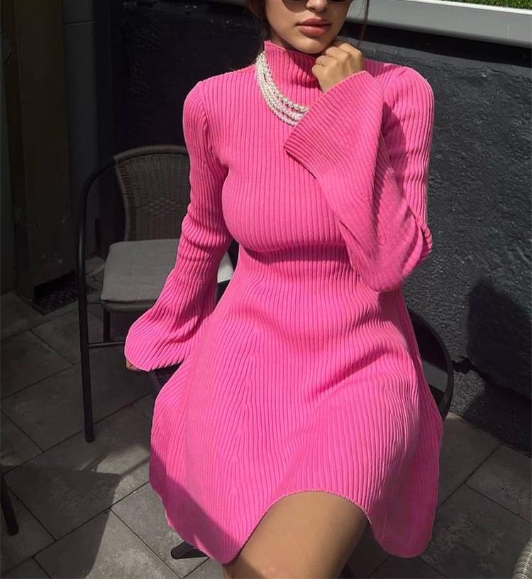 Rosesand - Mini-A-lijnjurk met klokmouwen en geplooide hals, effen en slim-fit, geribbeld breisel