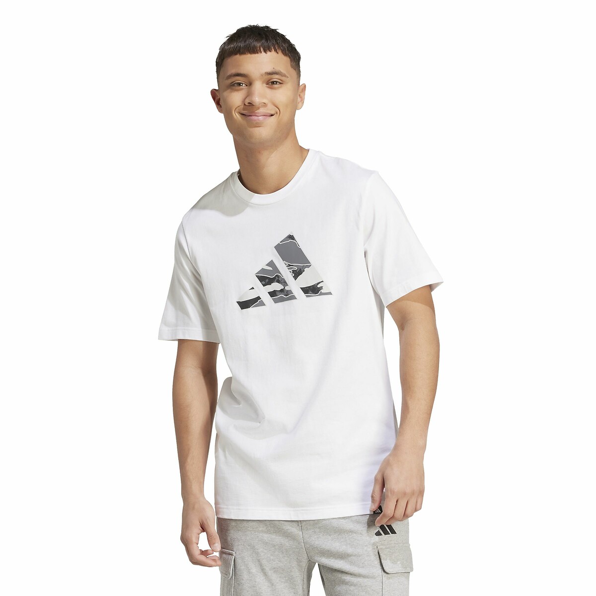 ADIDAS ROUPAS ESPORTIVAS<br>Camiseta de manga curta com logotipo gráfico