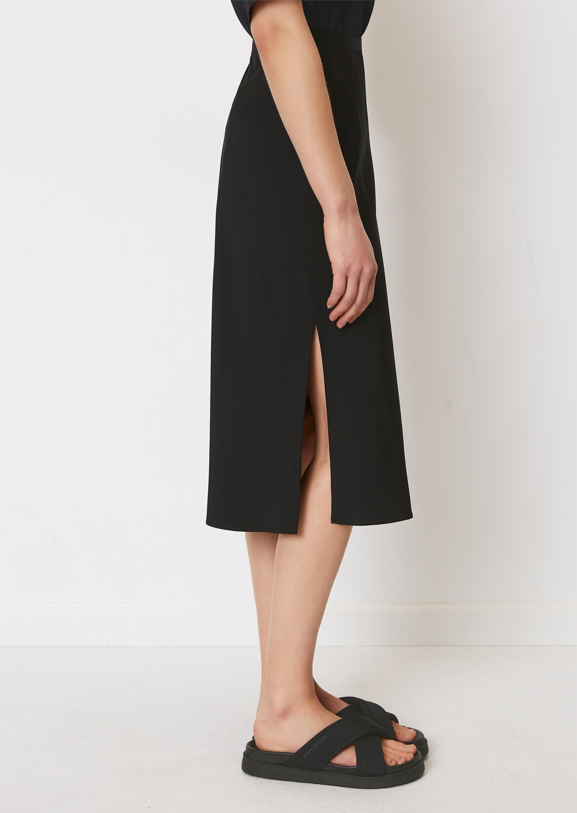 Fließender Slip Skirtaus Viskose-Twill