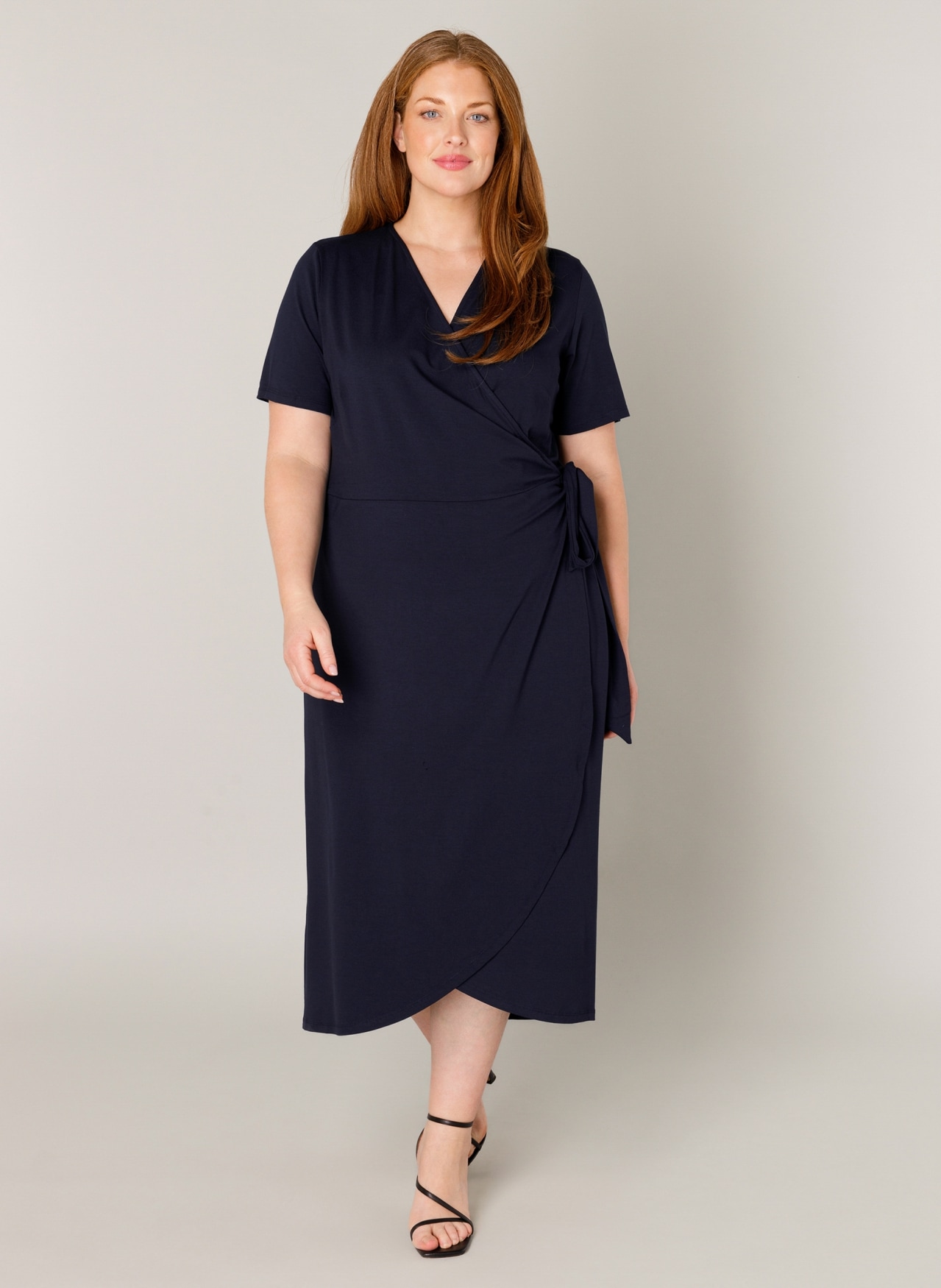Base Level Curvy Wickelkleid »Abbie« Weich fliessende Viskose-Mischqualität